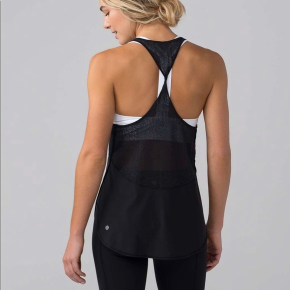 Black lululemon twist and train tank top - Picture 5 of 7